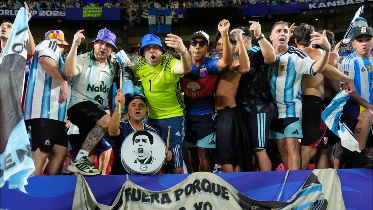 Adeptos da Argentina no jogo com a Argélia