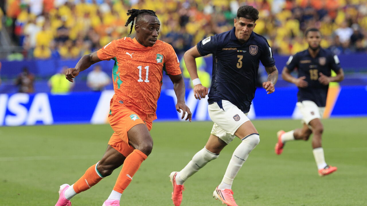 Yan Diomande no jogo com Equador