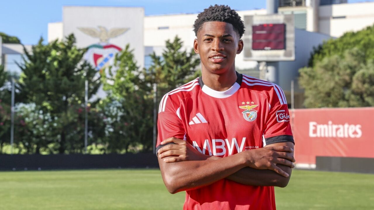 Dilan Neves renova com o Benfica