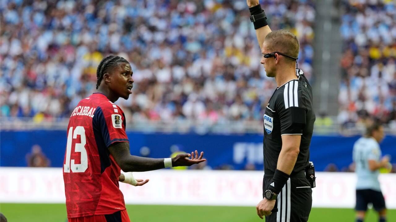 Lopes Cabral reage durante o empate entre Cabo Verde e Uruguai