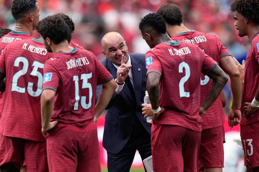 Roberto Martínez no jogo com o Uzbequistão