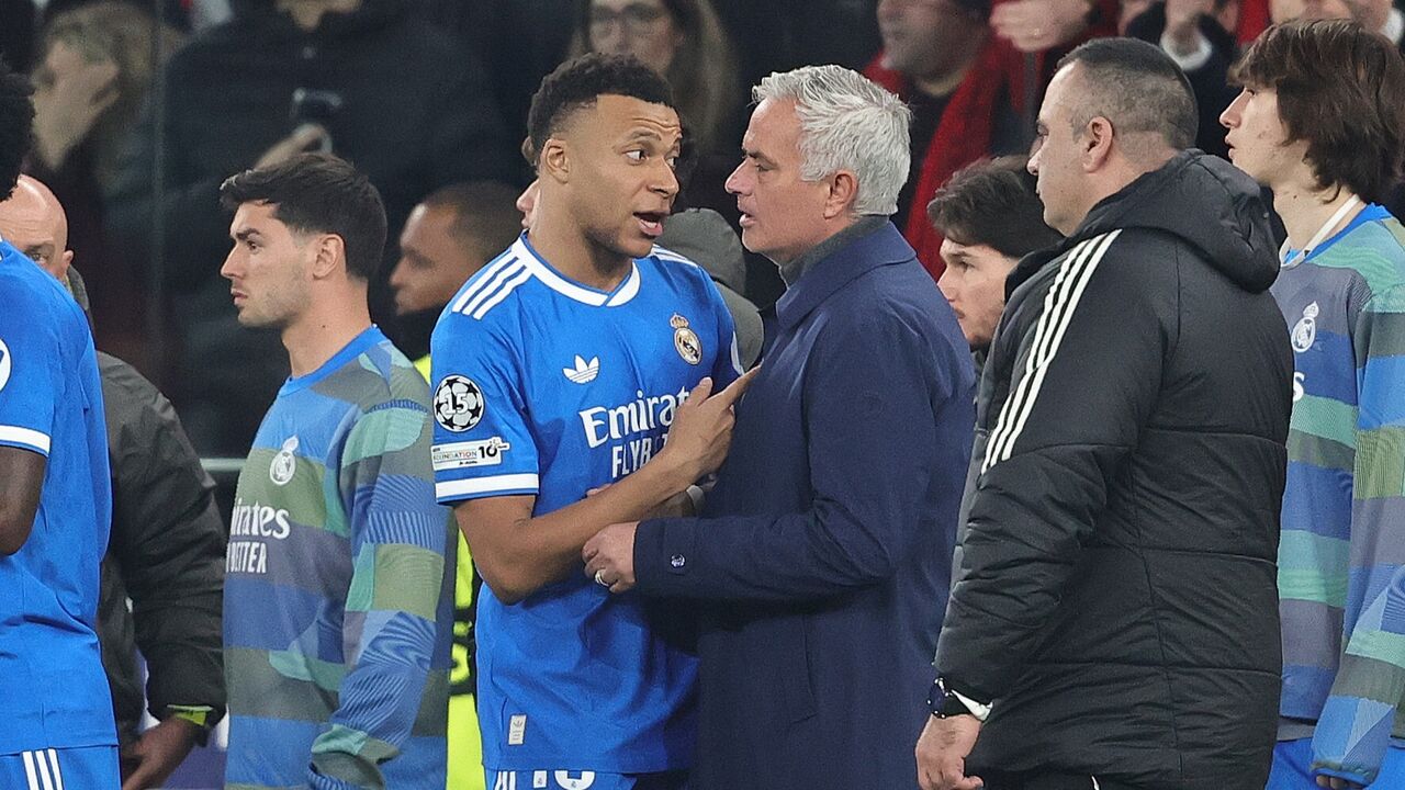Mourinho e Mbappé em bancos opostos na época passada