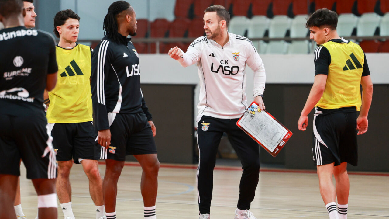 Cassiano Klein orienta treino de preparação do Benfica para dérbi na final da Liga Placard