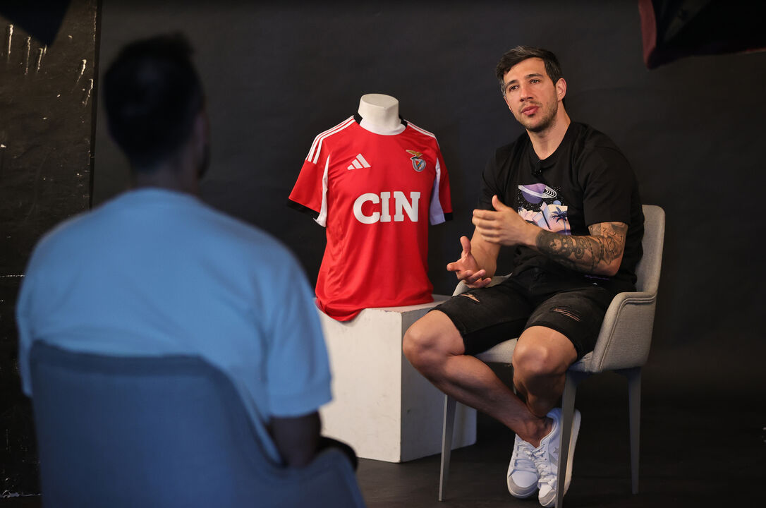 Lucas Ordoñez à conversa com o jornalista Rafael Godinho