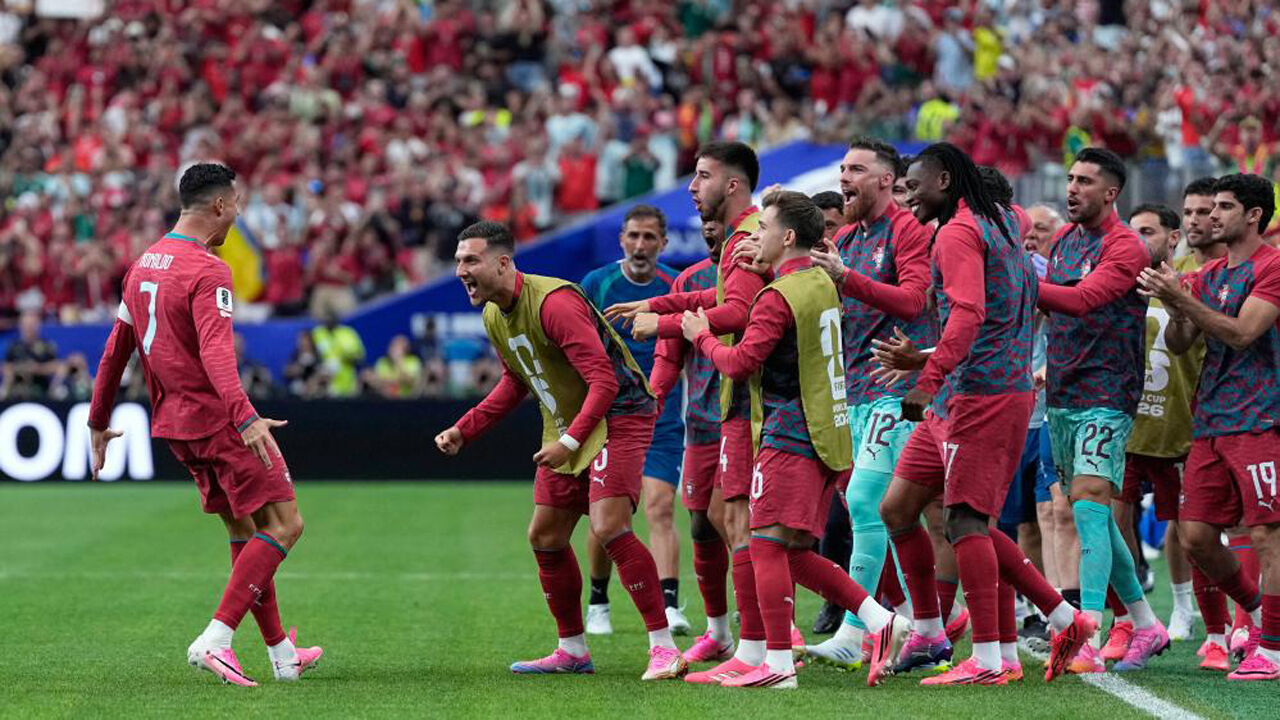 Jogadores da Seleção Nacional fazem a festa diante do Uzbequistão