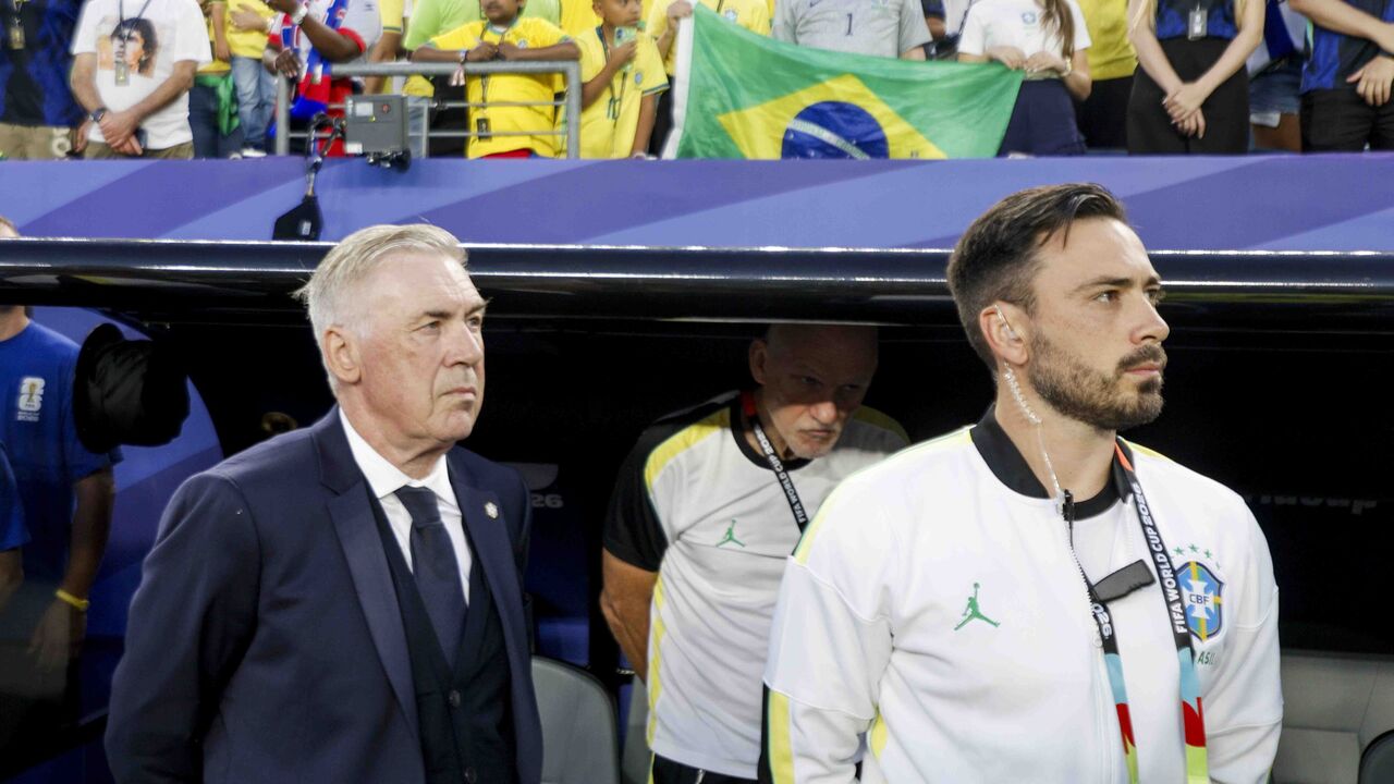 Carlo Ancelotti ao lado do filho Davide