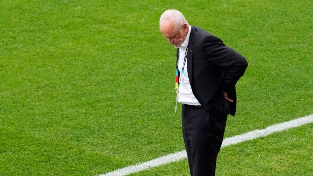 Graham Arnold não conseguiu impedir campanha sem pontos