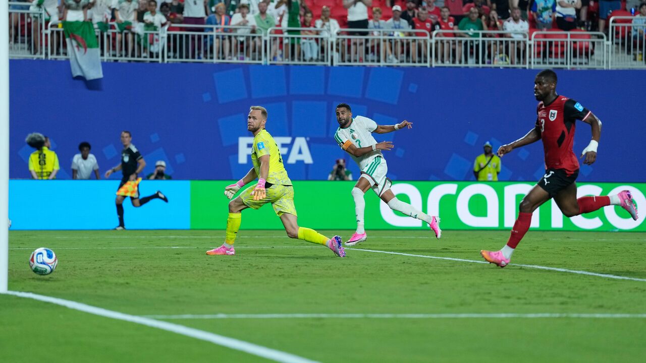 O momento em que Mahrez marcou nos descontos do Argélia-Áustria