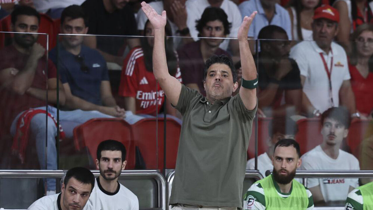 Nuno Dias reage durante o Benfica-Sporting, jogo 5 da final da Liga Placard