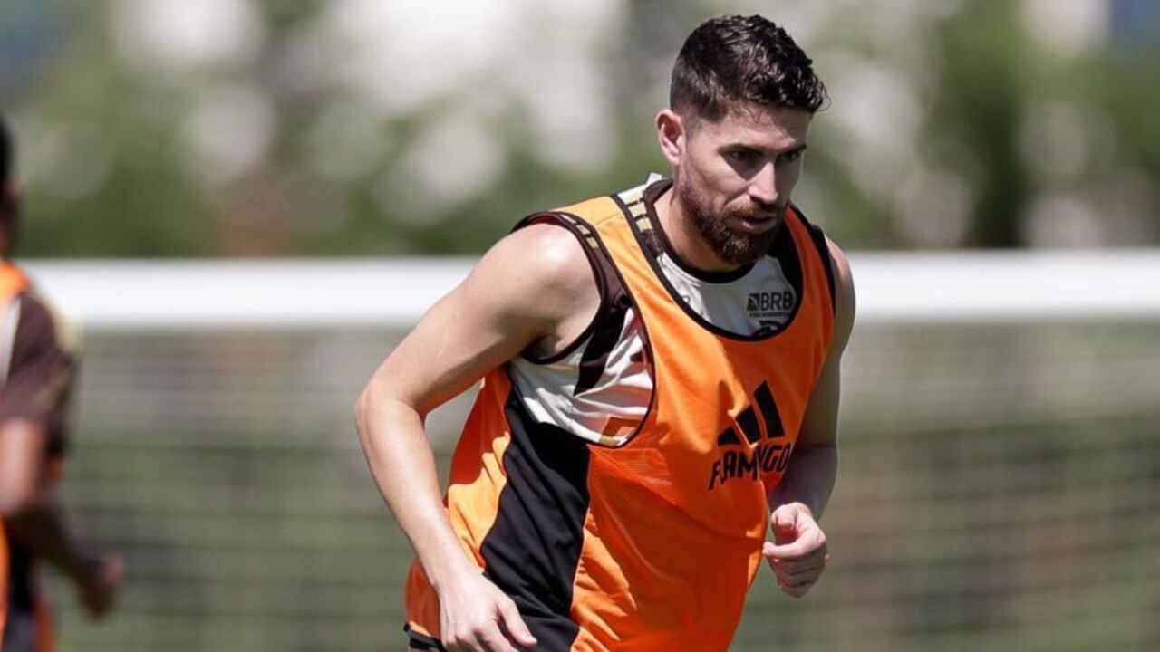 Jorginho já treina com o Flamengo no Algarve