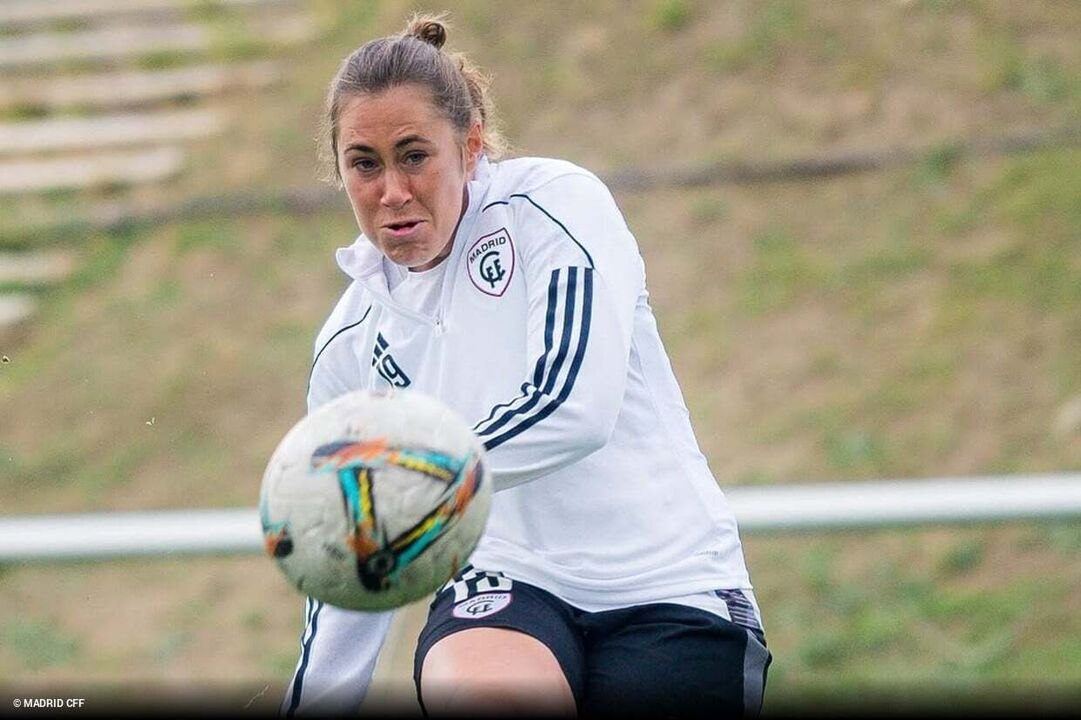 Núria Mendoza assina por dois anos pelo Torreense