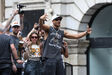 Josh Hart de charuto na mão