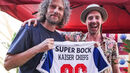 Kaiser Chiefs visitaram stand do FC Porto no Rock in Rio e receberam camisola personalizada
