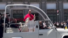 Papa Leão XIV volta a protagonizar momento viral com gesto '6-7' em Madrid