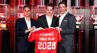 Marco Silva com Mário Branco e Rui Costa na apresentação como treinador do Benfica