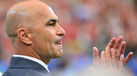 Roberto Martínez reage junto ao banco de suplentes de Portugal