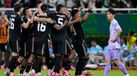 Jogadores do México celebram golo