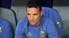 Lionel Scaloni reage no banco de suplentes da Argentina
