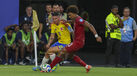 Renato Veiga pressionado por James Rodríguez