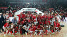 Jogadores do Benfica fazem a festa do título