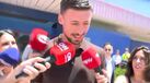 Lenglet à chegada ao Aeroporto de Tires