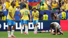 Jogadores do Brasil fazem a festa depois da vitória sobre o Japão