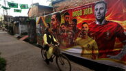 Em Howrah, nos arredores de Calcutá, há um mural com Cristiano Ronaldo e companhia