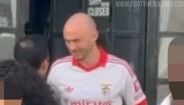 Aursnes surge com a nova camisola alternativa do Benfica