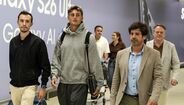 Silas Andersen com elementos do Sporting no momento da chegada a Portugal
