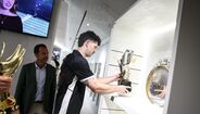 Capitão Salvador entrega Taça sob o olhar de Varandas