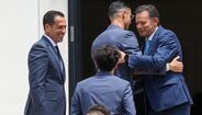 Luís Montenegro cumprimenta Cristiano Ronaldo em S. Bento