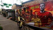Em Howrah, nos arredores de Calcutá, há um mural com Cristiano Ronaldo e companhia