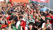 Ambiente ao rubro: as imagens da festa na Fan Zone Betano em Gaia
