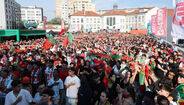 Ambiente ao rubro: as imagens da festa na Fan Zone Betano em Gaia