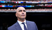 Roberto Martínez junto ao banco de suplentes de Portugal