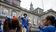 Ruas de Nova Iorque encheram para festejar o título dos NY Knicks