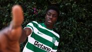 Issa Doumbia de leão ao peito