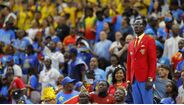 Adepto do Congo permanece imóvel durante todo o jogo