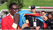 Adepto do Congo na entrada pra o estádio