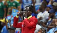 Adepto do Congo permanece imóvel durante todo o jogo