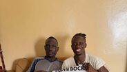 Sporting no Senegal: Faye levou dezenas de camisolas suas para oferecer a familiares e amigos