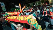 As melhores imagens da festa dos adeptos portugueses na Fan Zone Betano em Gaia