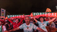 As melhores imagens da festa dos adeptos portugueses na Fan Zone Betano em Gaia