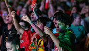 As melhores imagens da festa dos adeptos portugueses na Fan Zone Betano em Gaia