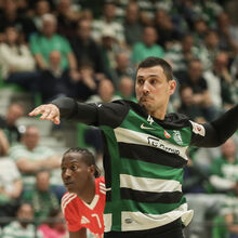 <![CDATA[ Pedro Portela é a grande estrela da Seleção de andebol de praia ]]>