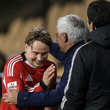 <![CDATA[ Schjelderup conta com se despediu de Mourinho e revela: «Agora somos muito bons amigos» ]]>