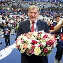 <![CDATA[ Kenny Dalglish diagnosticado com cancro: «Não era minha intenção tornar isto público» ]]>