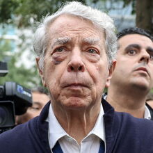 <![CDATA[ Ricardo Salgado condenado a 13 anos de prisão, mas fica livre de cumprir pena devido a Alzheimer ]]>