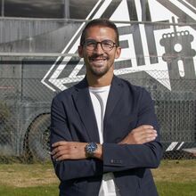 <![CDATA[ David Caiado renova até 2028 ]]>