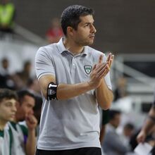 <![CDATA[ Cláudio Moreira destaca atitude da equipa após derrota com o Benfica: «Duas equipas do mesmo nível no jogo de hoje» ]]>